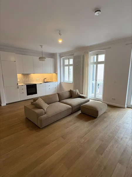 Helles & Stilvolles Altbau-Apartment in zentralem Kreuzberg – Bezugsfrei ab sofort — photo 1